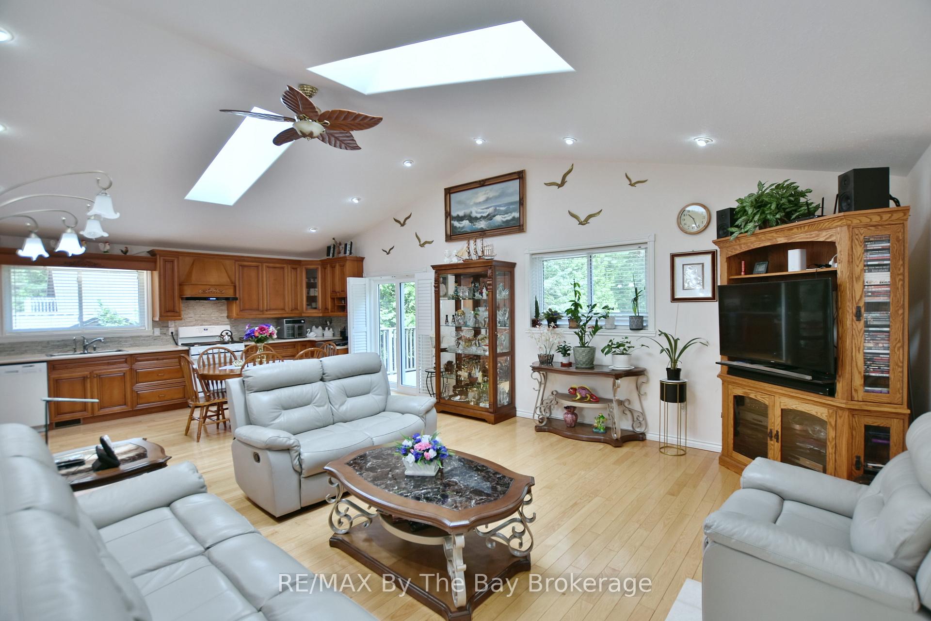 Photo 12 of 106 Deerbrook Drive, Wasaga Beach — HOMEH
