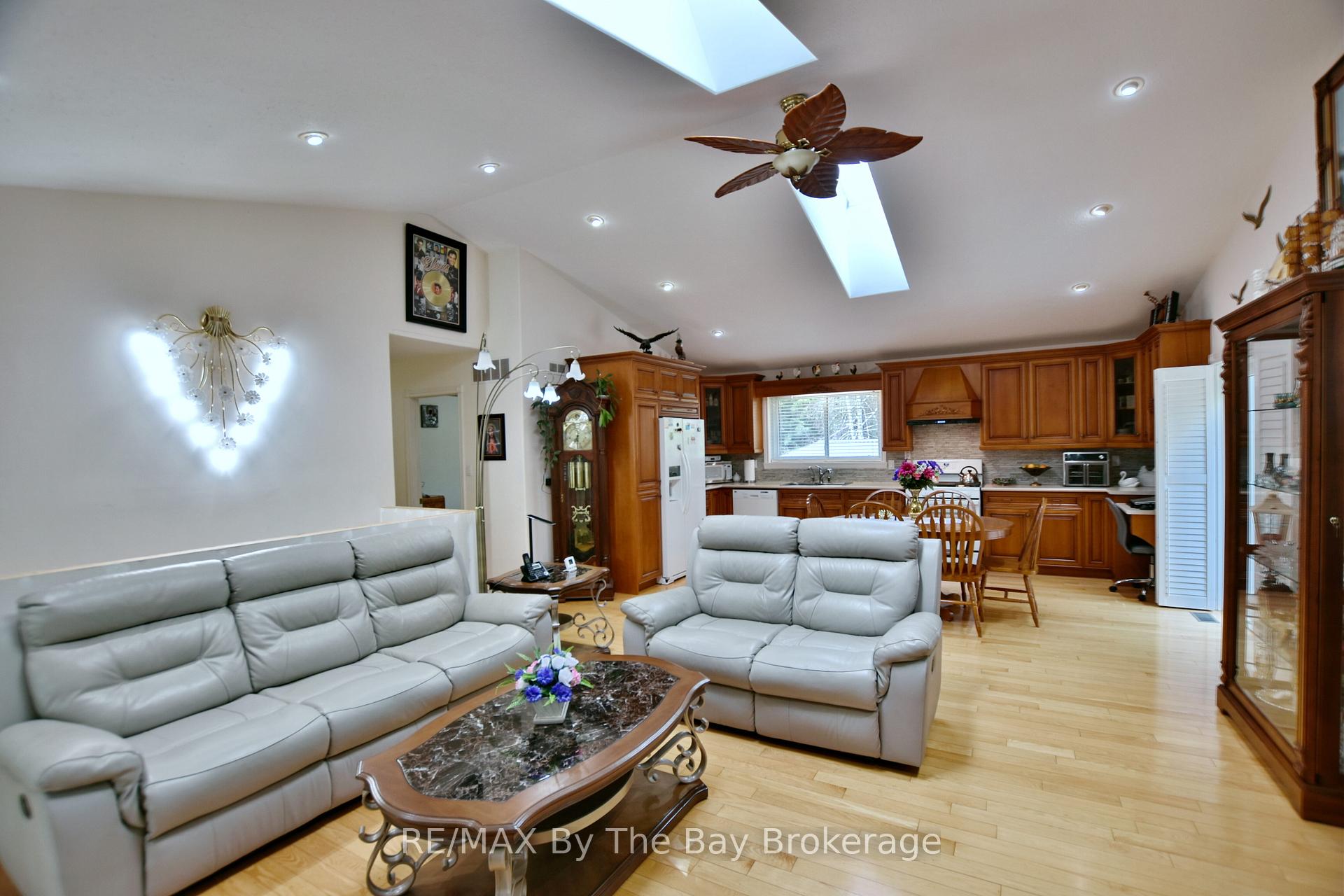 Photo 13 of 106 Deerbrook Drive, Wasaga Beach — HOMEH