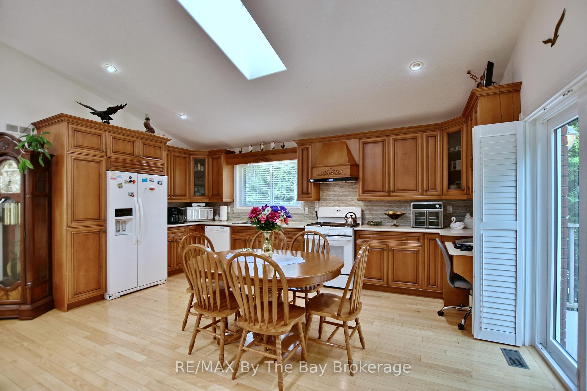 Photo 16 of 106 Deerbrook Drive, Wasaga Beach — HOMEH