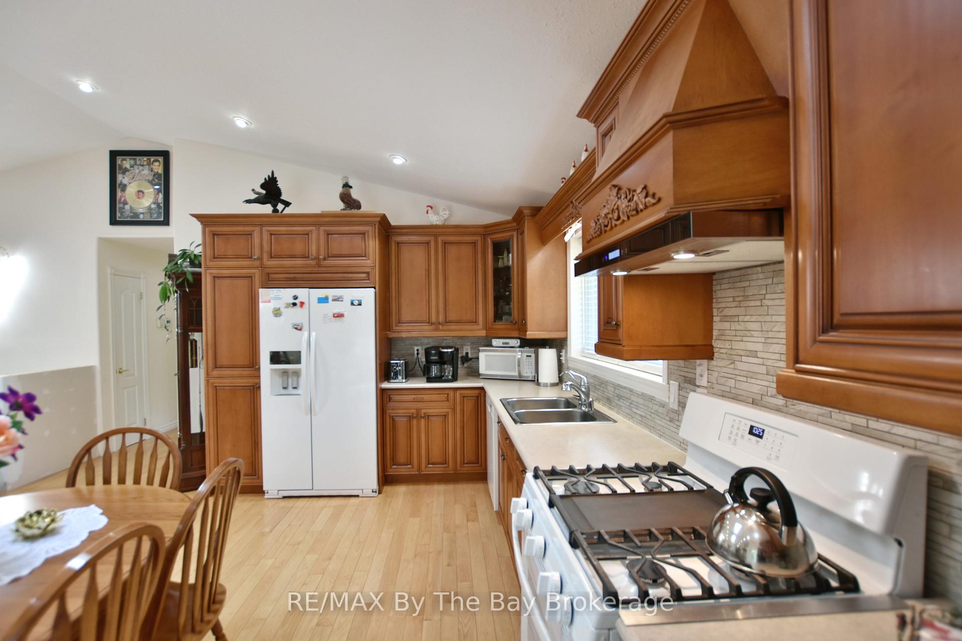 Photo 18 of 106 Deerbrook Drive, Wasaga Beach — HOMEH