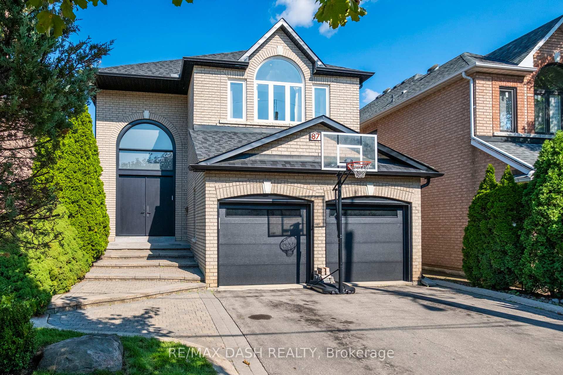 Photo 2 of 87 Vaughan Boulevard, Vaughan, Beverley Glen — HOMEH