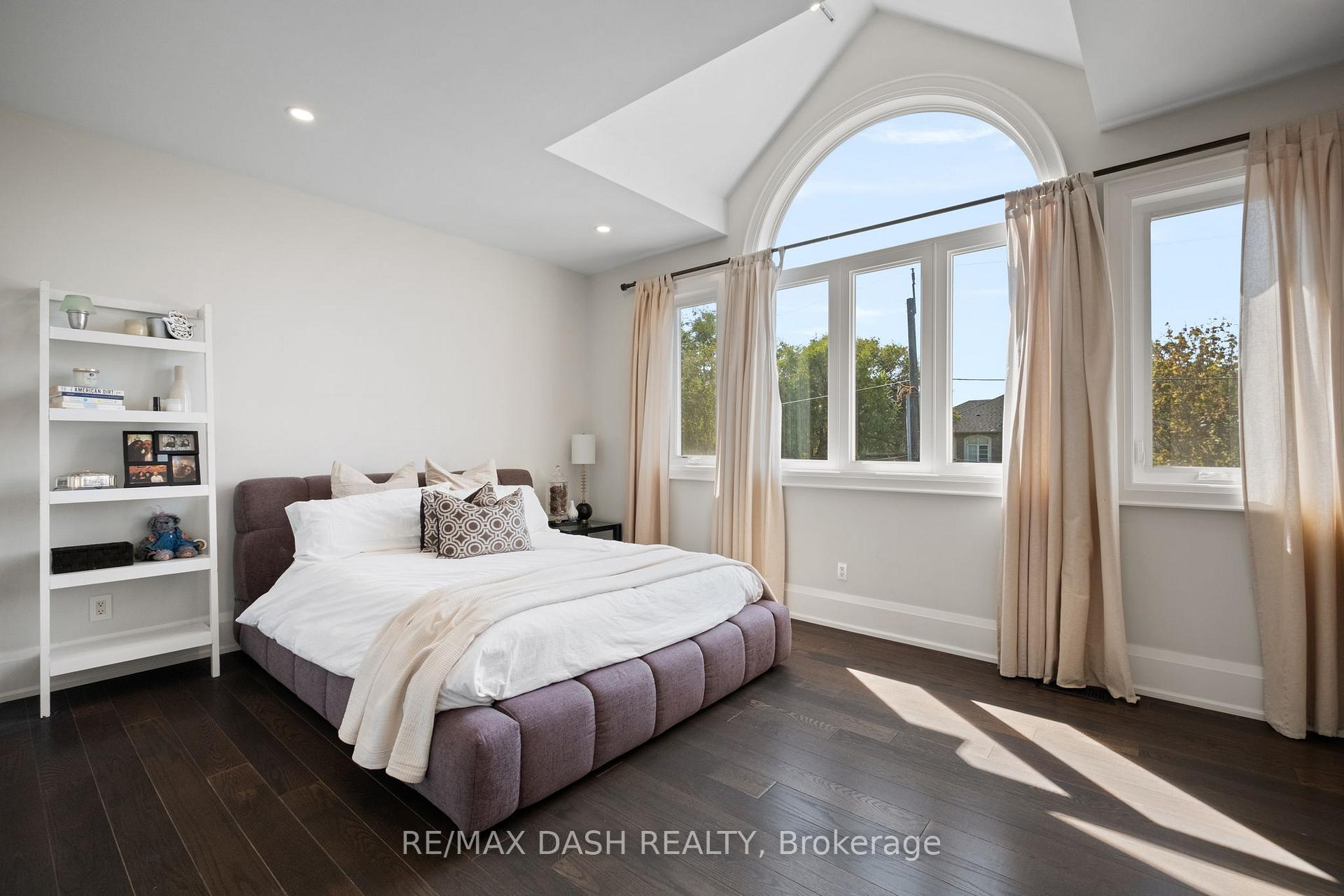 Photo 18 of 87 Vaughan Boulevard, Vaughan, Beverley Glen — HOMEH