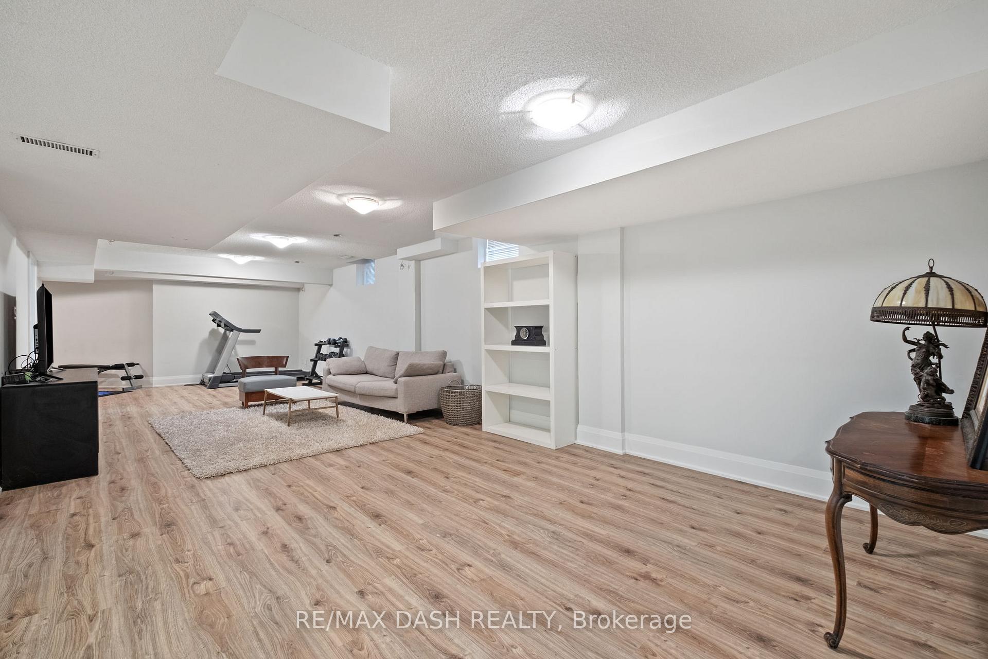 Photo 28 of 87 Vaughan Boulevard, Vaughan, Beverley Glen — HOMEH
