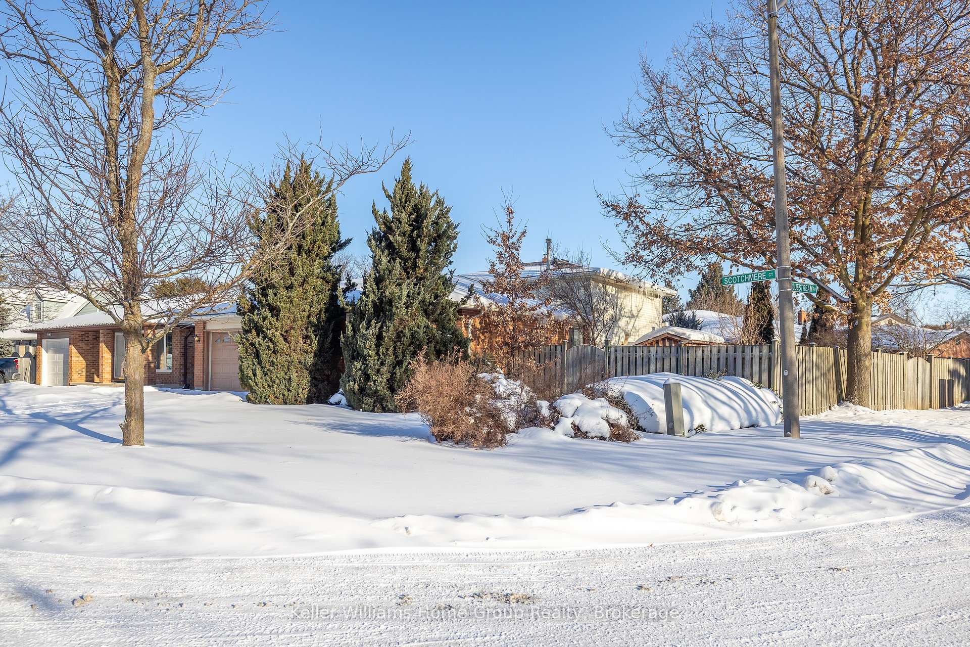 Photo 2 of 476 Scotchmere Court, Waterloo — HOMEH