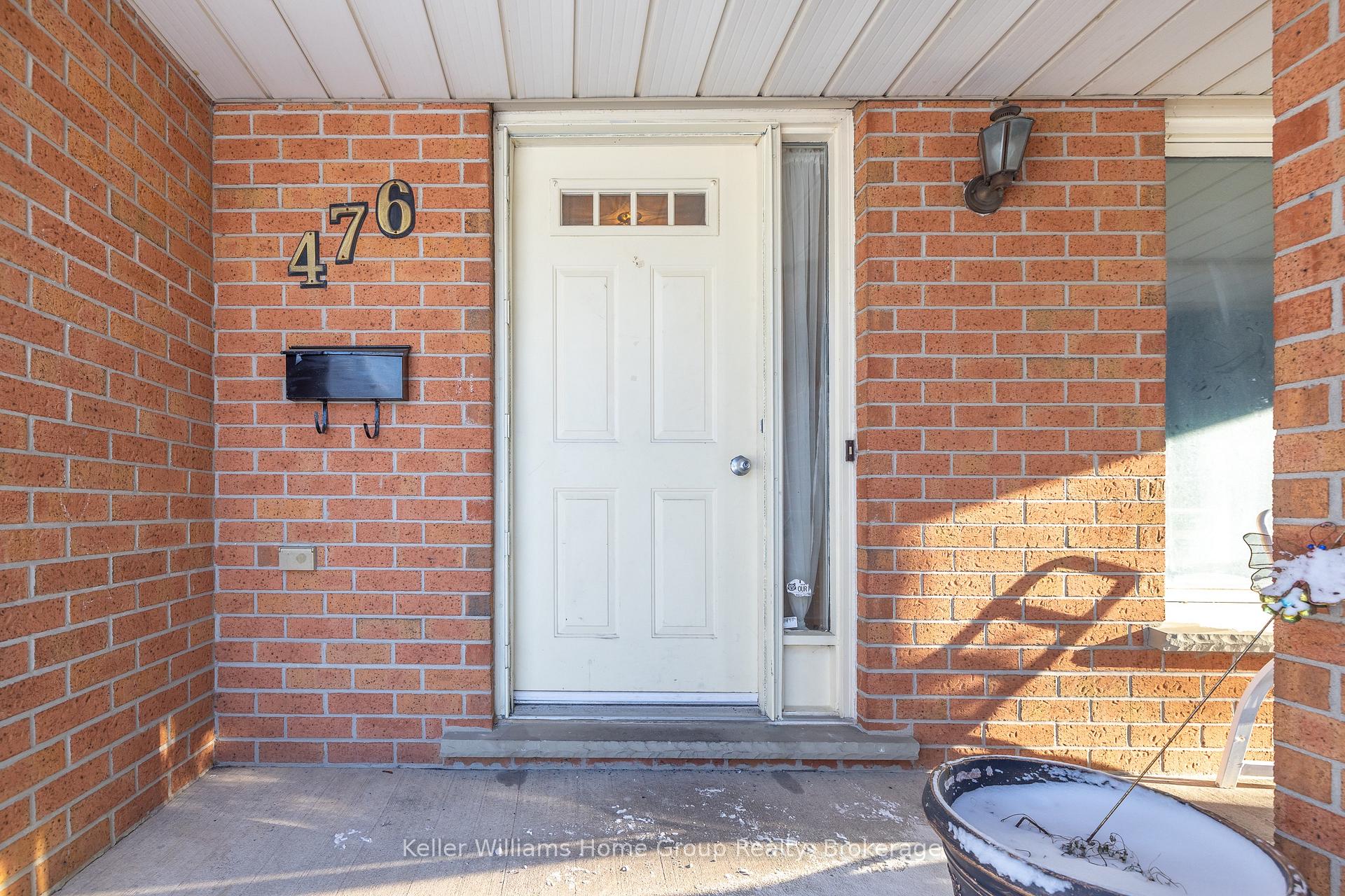 Photo 3 of 476 Scotchmere Court, Waterloo — HOMEH