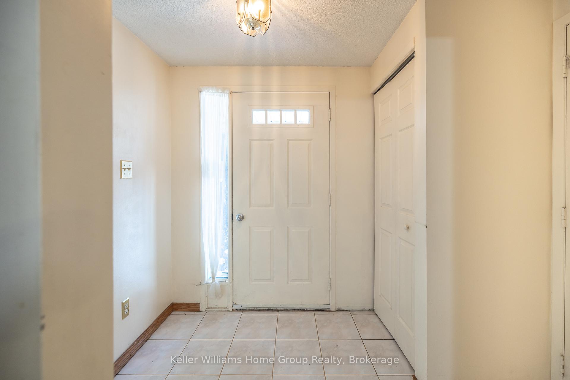 Photo 4 of 476 Scotchmere Court, Waterloo — HOMEH