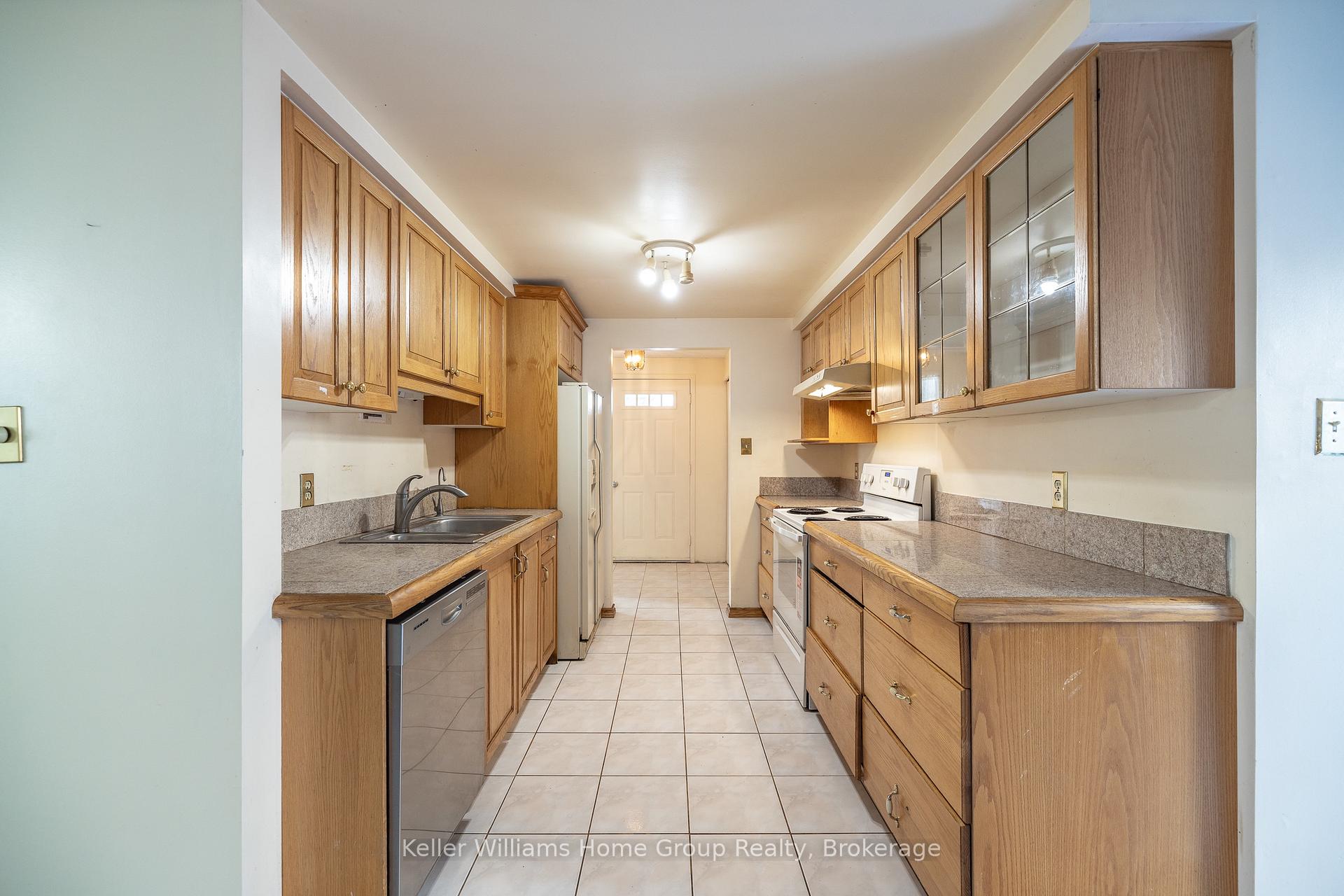 Photo 8 of 476 Scotchmere Court, Waterloo — HOMEH