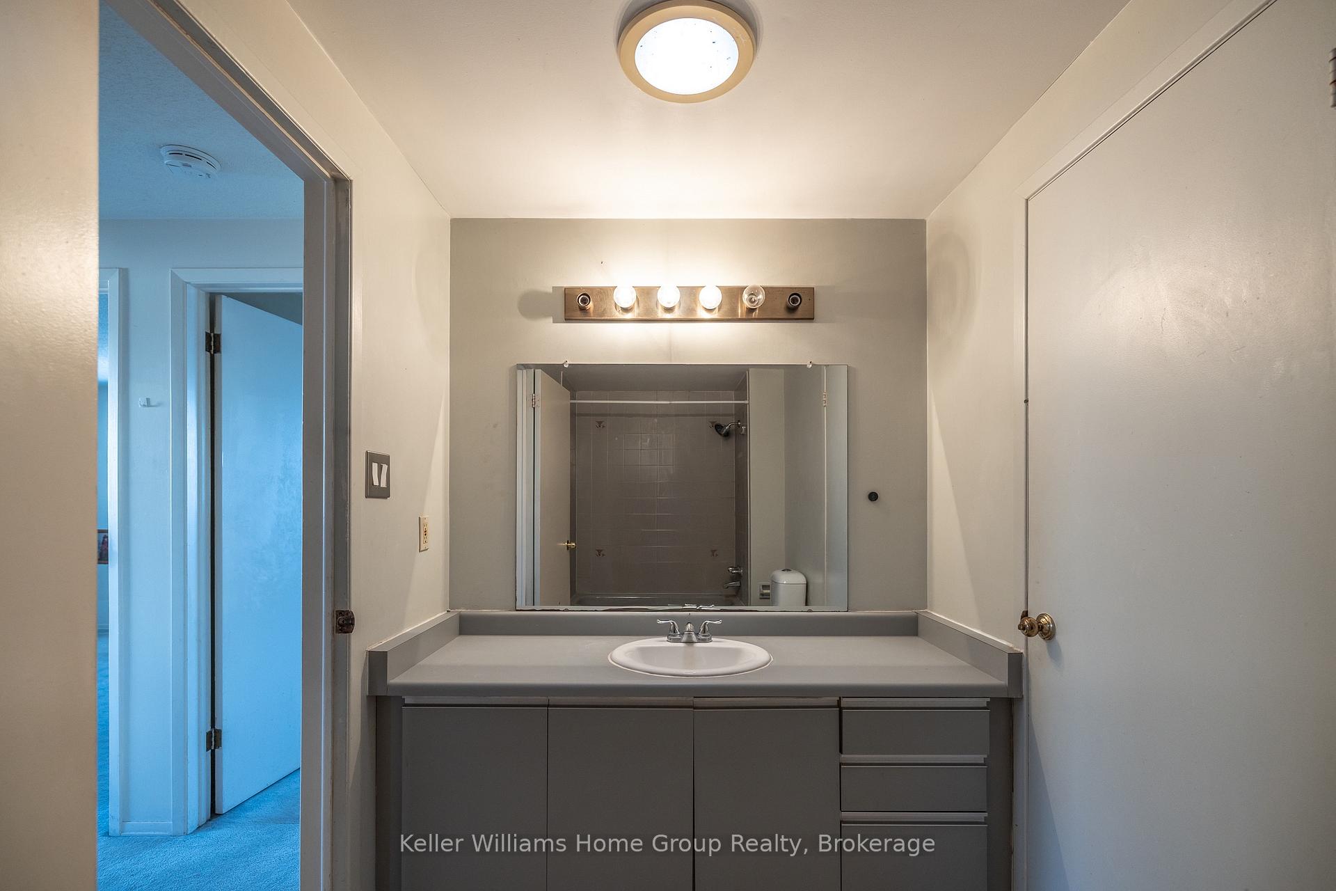 Photo 10 of 476 Scotchmere Court, Waterloo — HOMEH