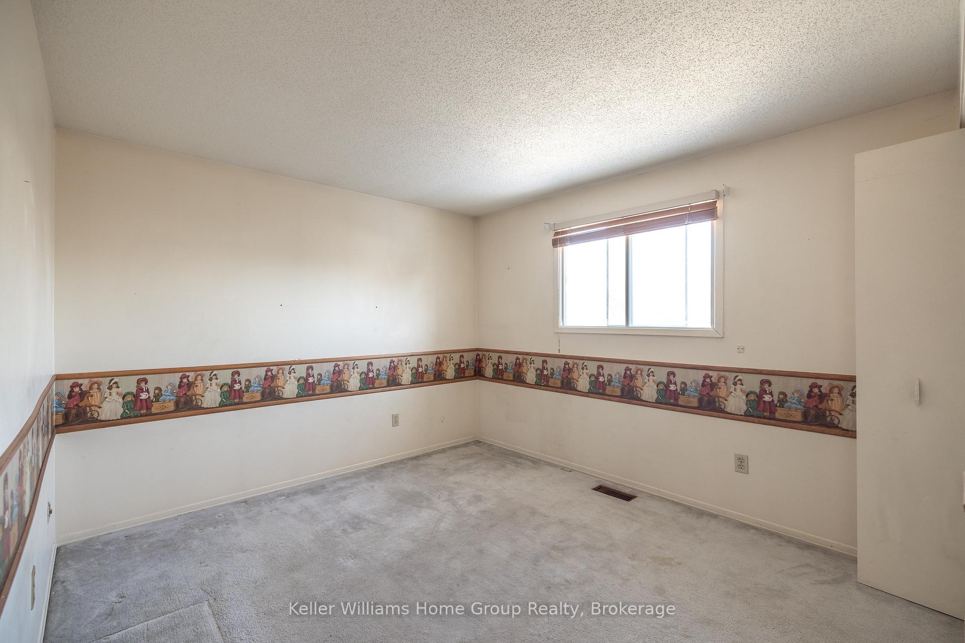 Photo 13 of 476 Scotchmere Court, Waterloo — HOMEH