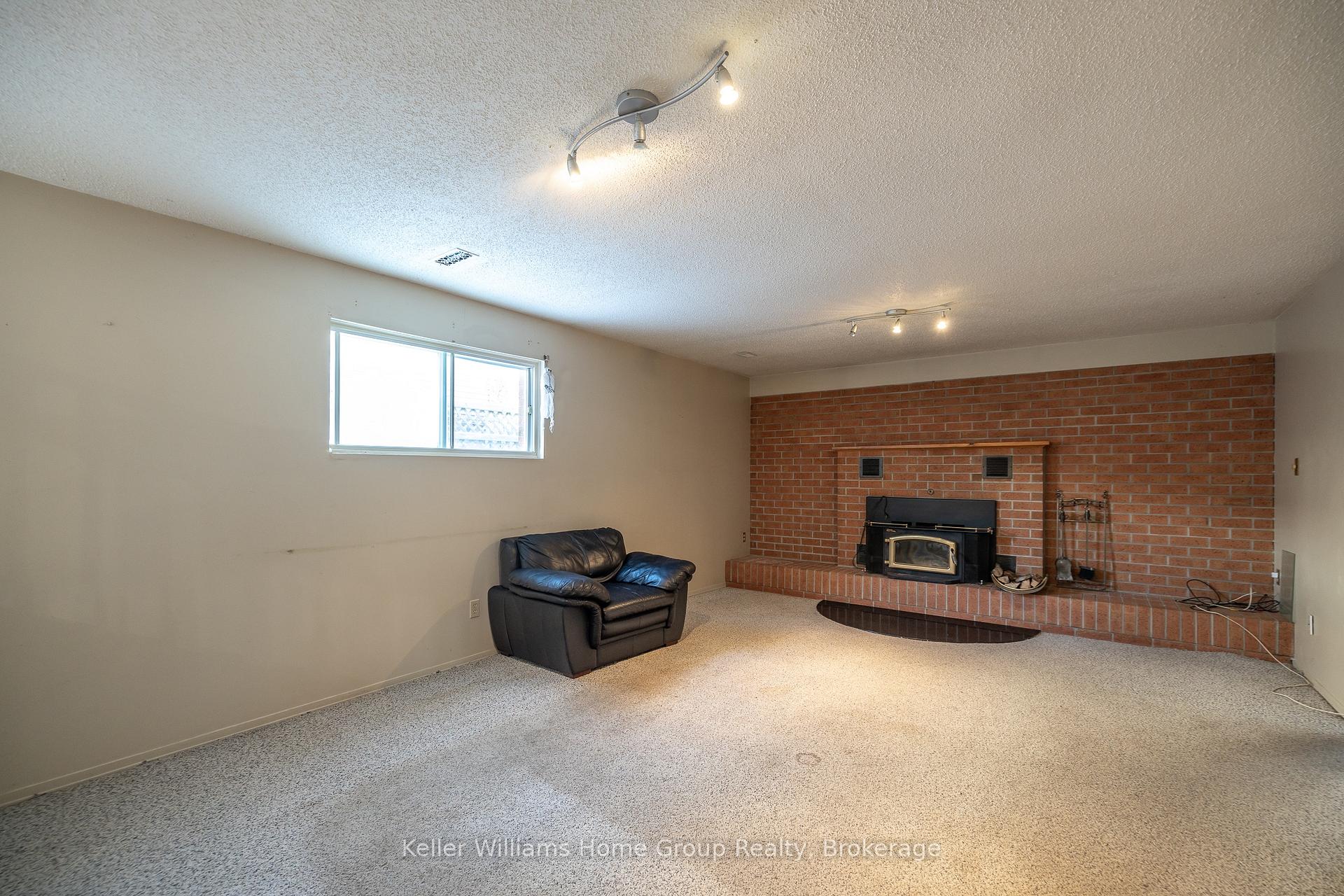 Photo 16 of 476 Scotchmere Court, Waterloo — HOMEH