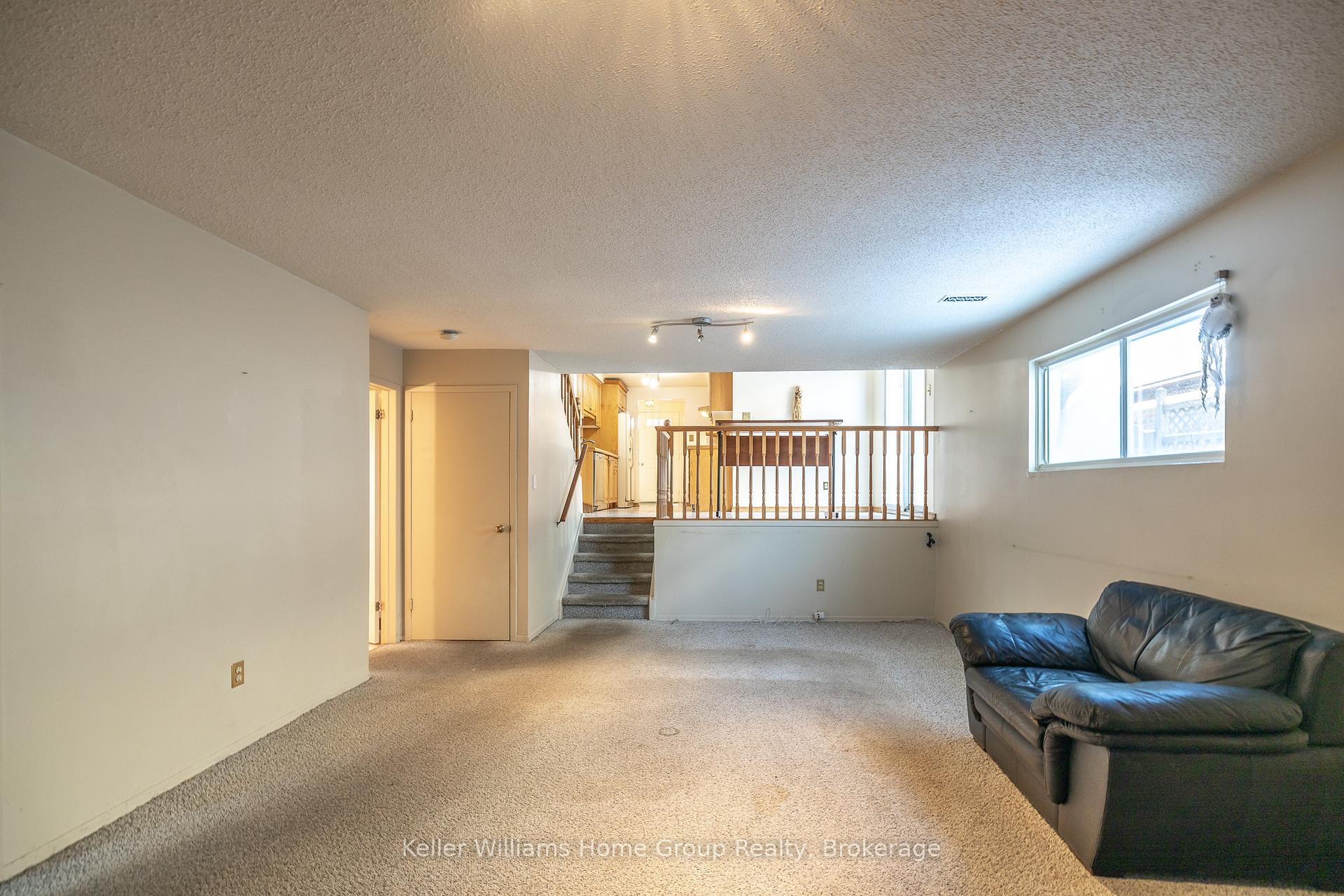 Photo 19 of 476 Scotchmere Court, Waterloo — HOMEH