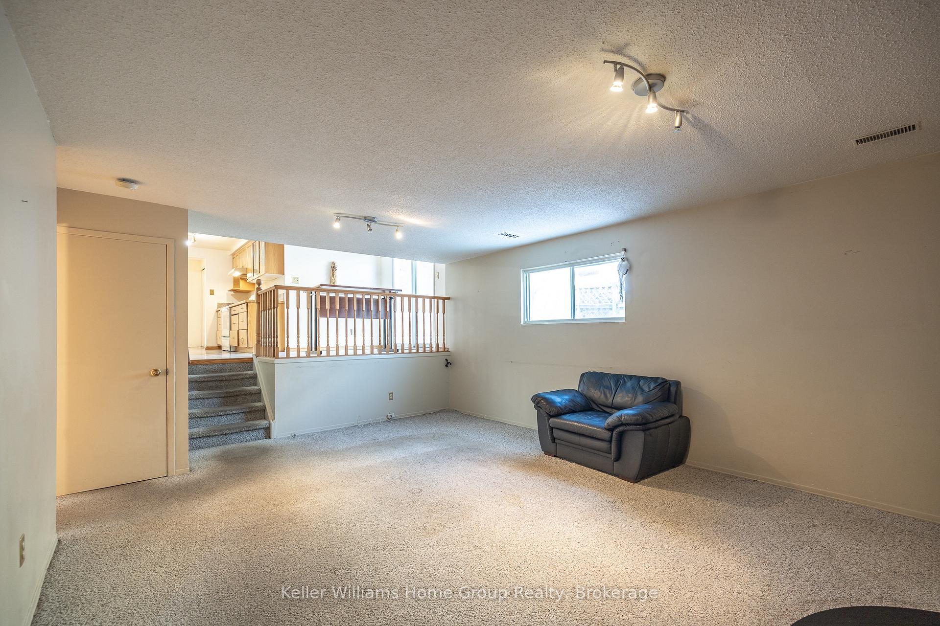 Photo 20 of 476 Scotchmere Court, Waterloo — HOMEH