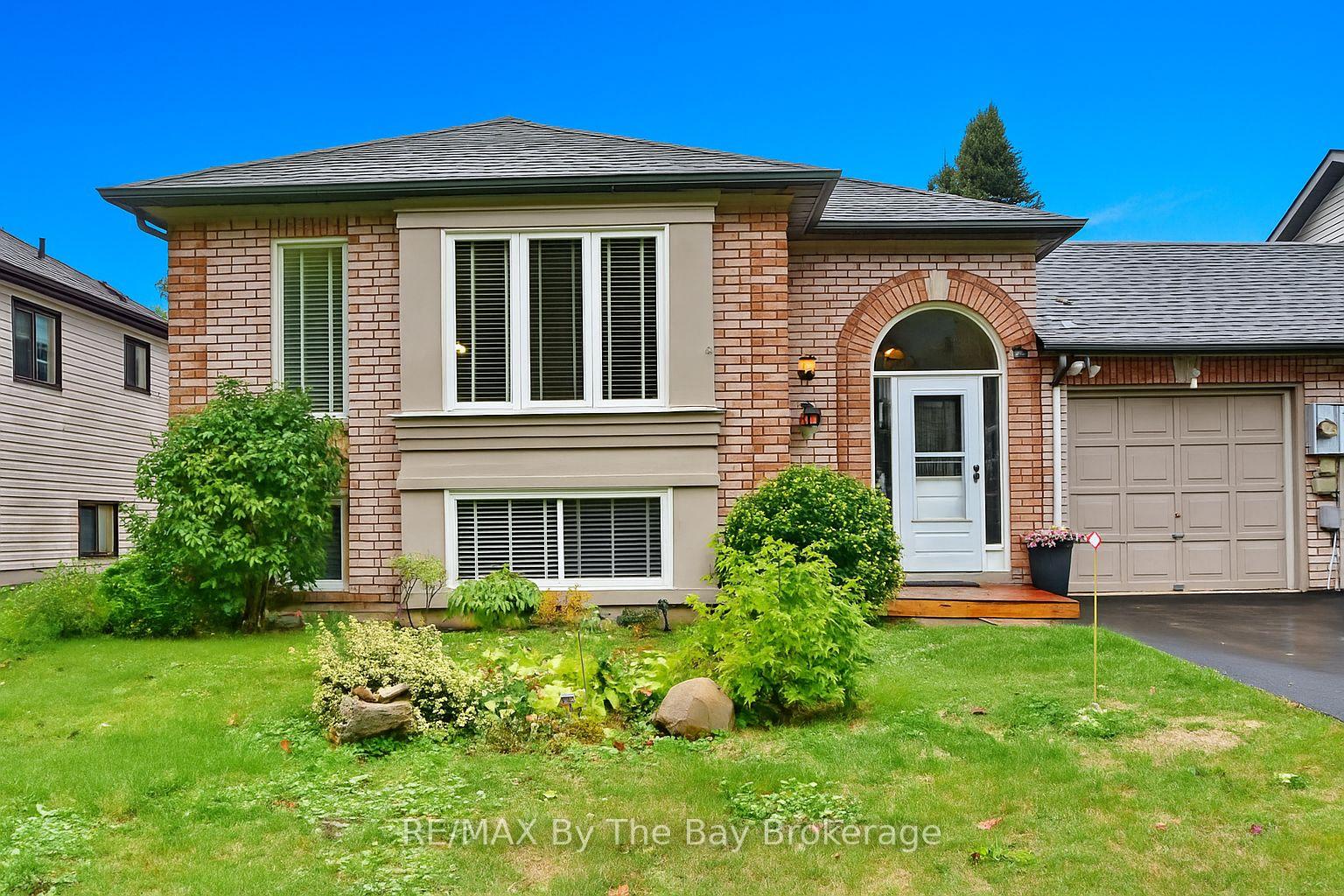 Photo 1 of 34 Harbour Crescent, Wasaga Beach — HOMEH