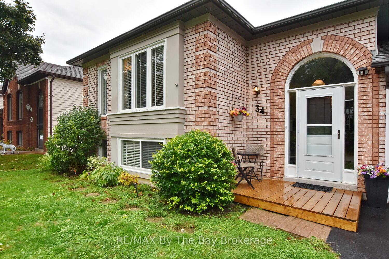 Photo 2 of 34 Harbour Crescent, Wasaga Beach — HOMEH