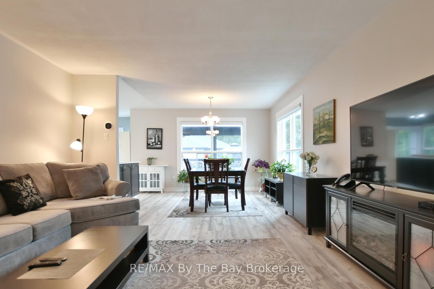 Photo 5 of 34 Harbour Crescent, Wasaga Beach — HOMEH