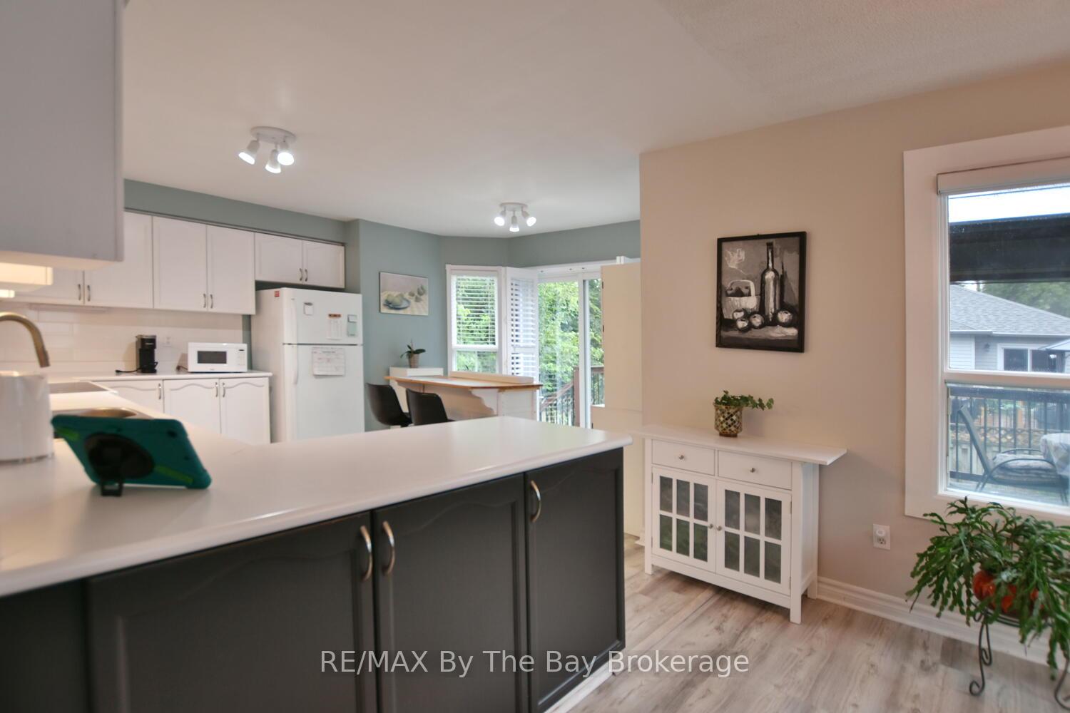 Photo 9 of 34 Harbour Crescent, Wasaga Beach — HOMEH