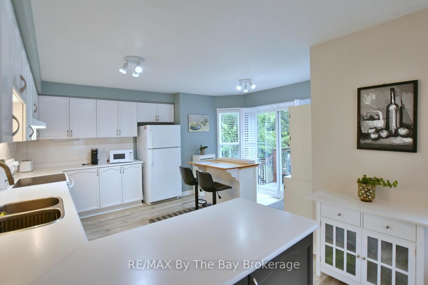 Photo 10 of 34 Harbour Crescent, Wasaga Beach — HOMEH