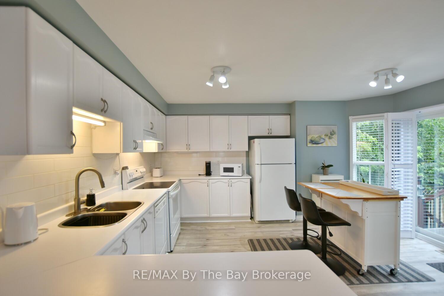 Photo 11 of 34 Harbour Crescent, Wasaga Beach — HOMEH