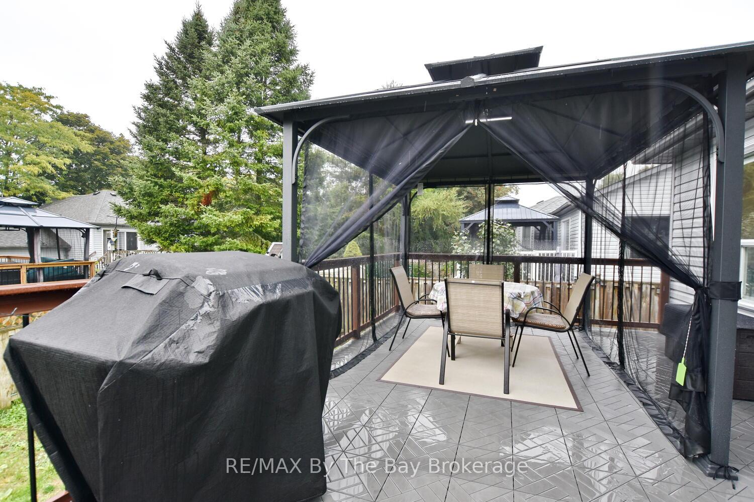 Photo 15 of 34 Harbour Crescent, Wasaga Beach — HOMEH
