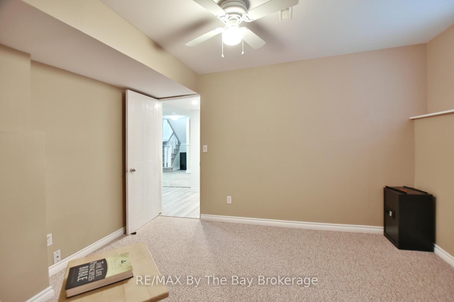 Photo 33 of 34 Harbour Crescent, Wasaga Beach — HOMEH