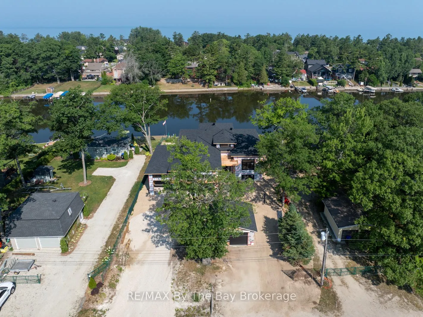 Photo 3 of 34 Edgewater Road, Wasaga Beach — HOMEH