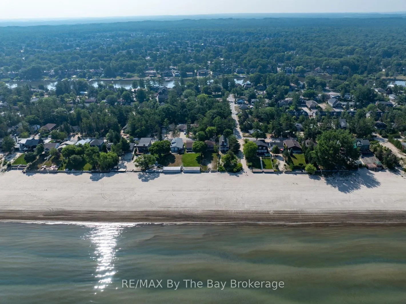 Photo 5 of 34 Edgewater Road, Wasaga Beach — HOMEH