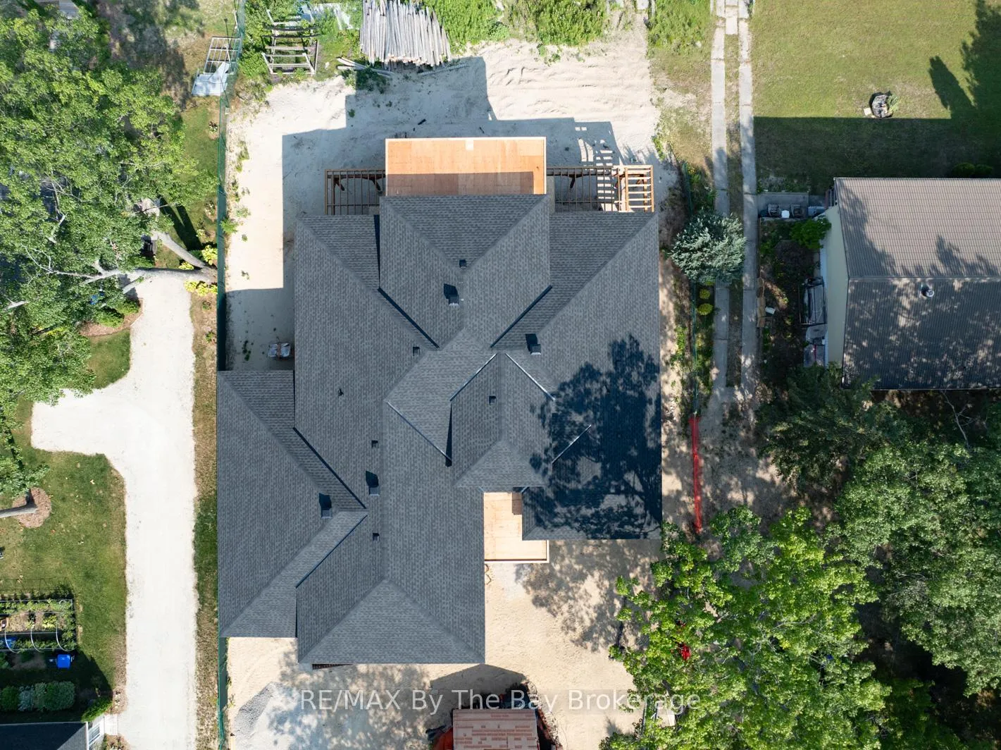 Photo 9 of 34 Edgewater Road, Wasaga Beach — HOMEH