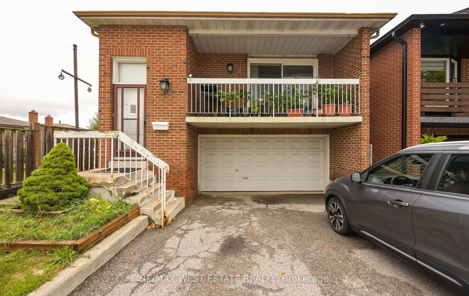 Photo 2 of 142 Aberdeen Avenue, Vaughan, East Woodbridge — HOMEH