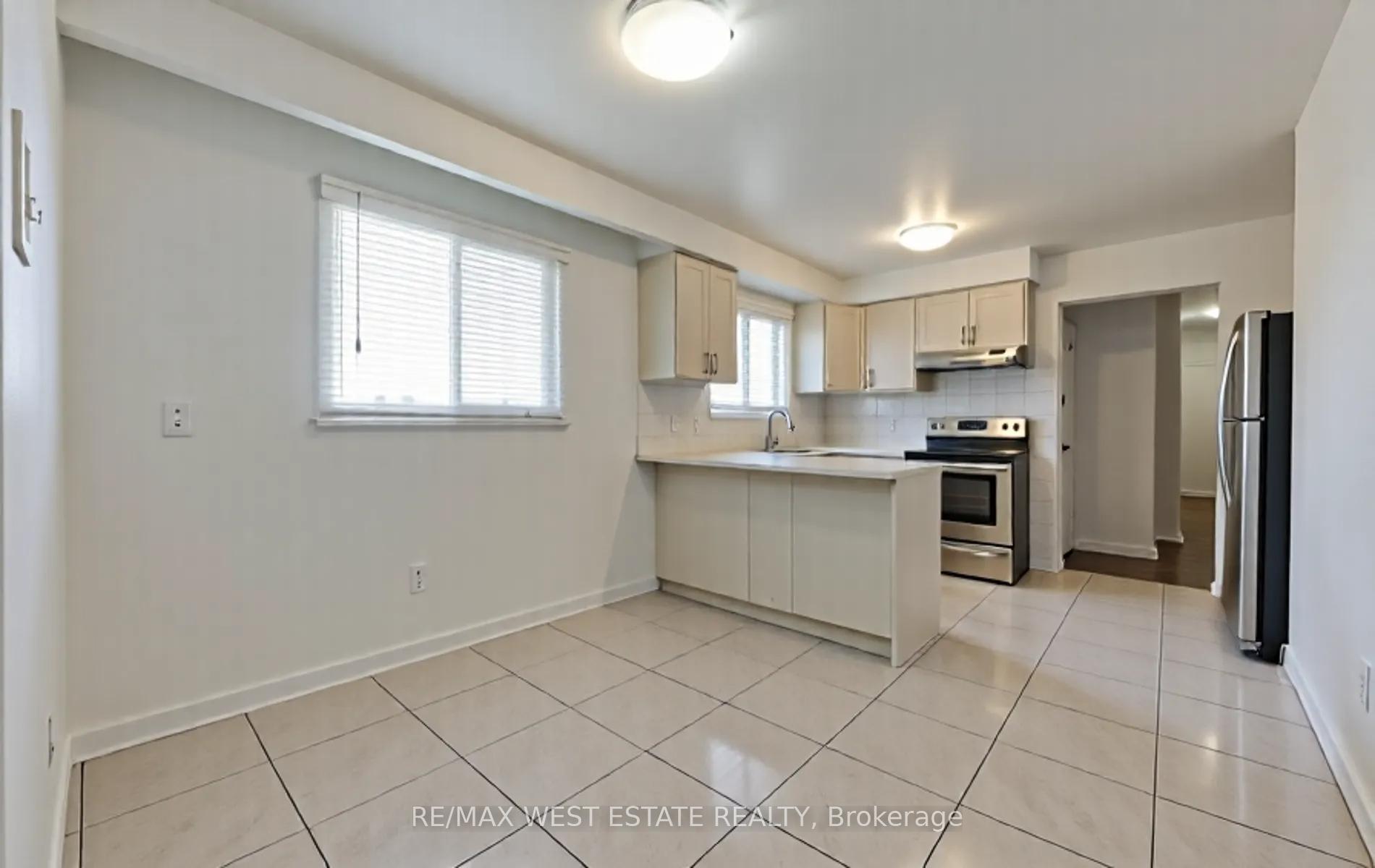 Photo 9 of 142 Aberdeen Avenue, Vaughan, East Woodbridge — HOMEH