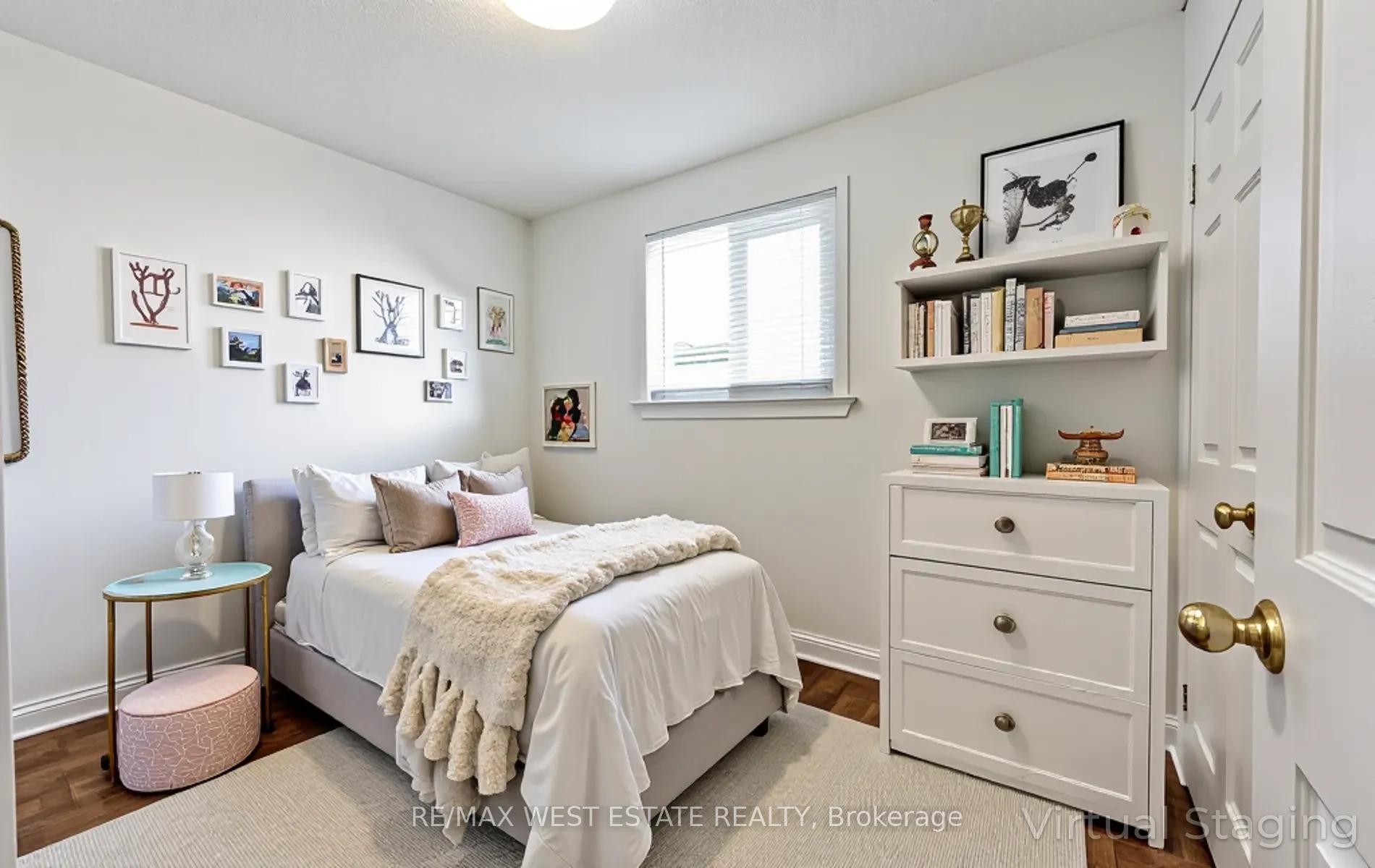 Photo 16 of 142 Aberdeen Avenue, Vaughan, East Woodbridge — HOMEH