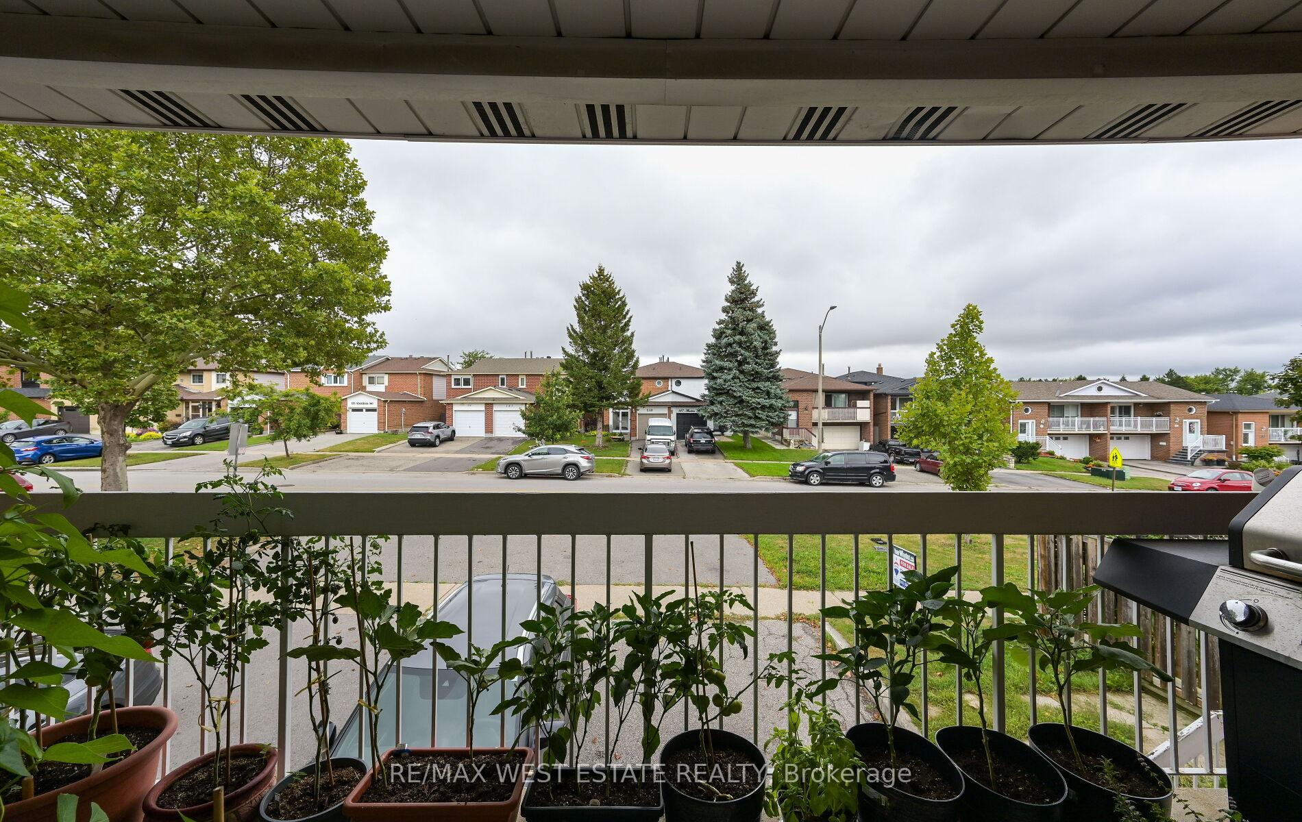 Photo 18 of 142 Aberdeen Avenue, Vaughan, East Woodbridge — HOMEH