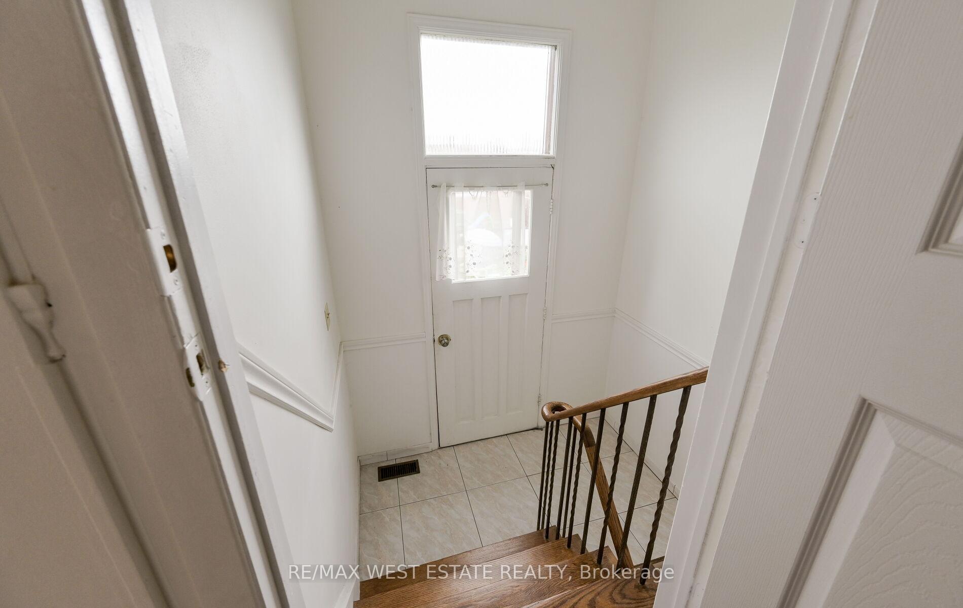 Photo 19 of 142 Aberdeen Avenue, Vaughan, East Woodbridge — HOMEH
