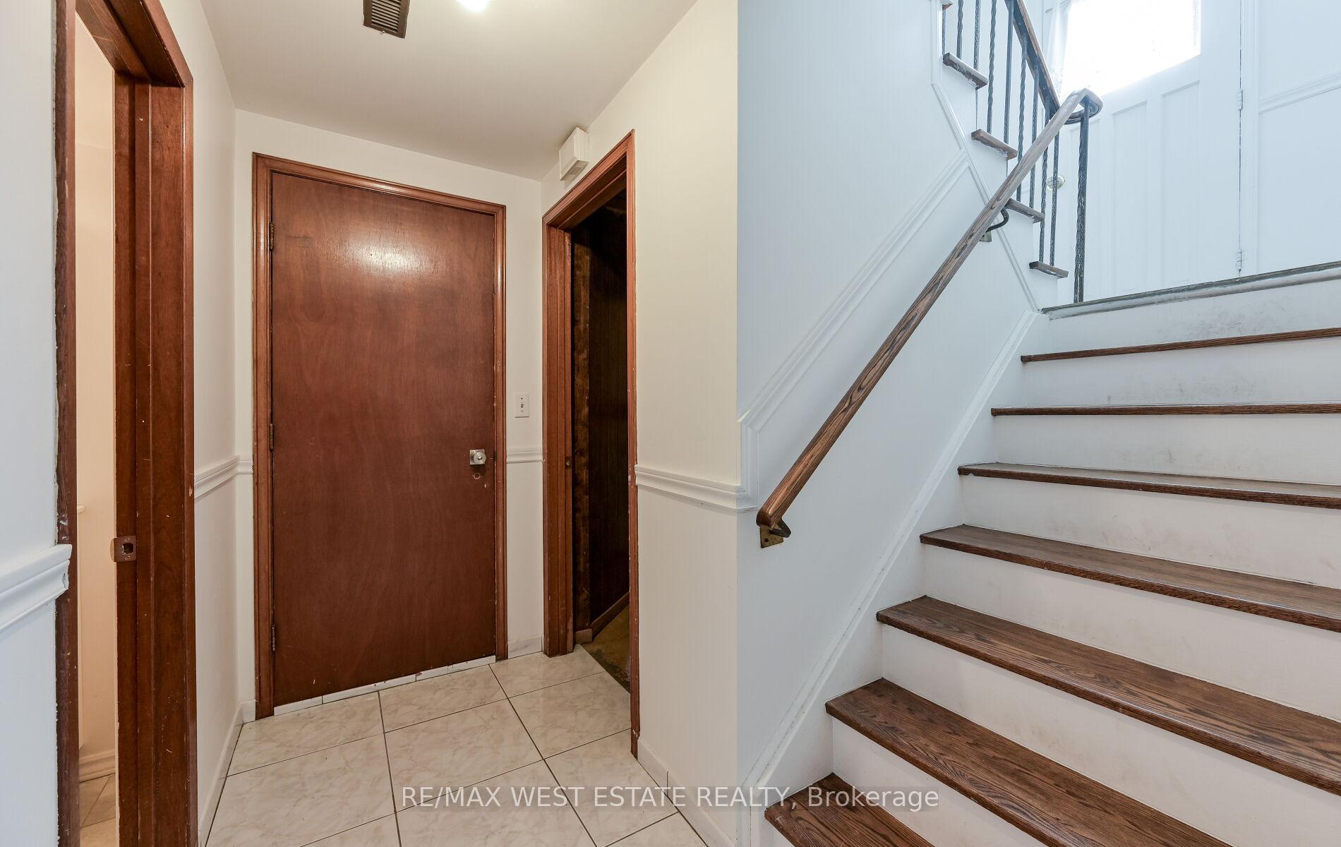 Photo 21 of 142 Aberdeen Avenue, Vaughan, East Woodbridge — HOMEH