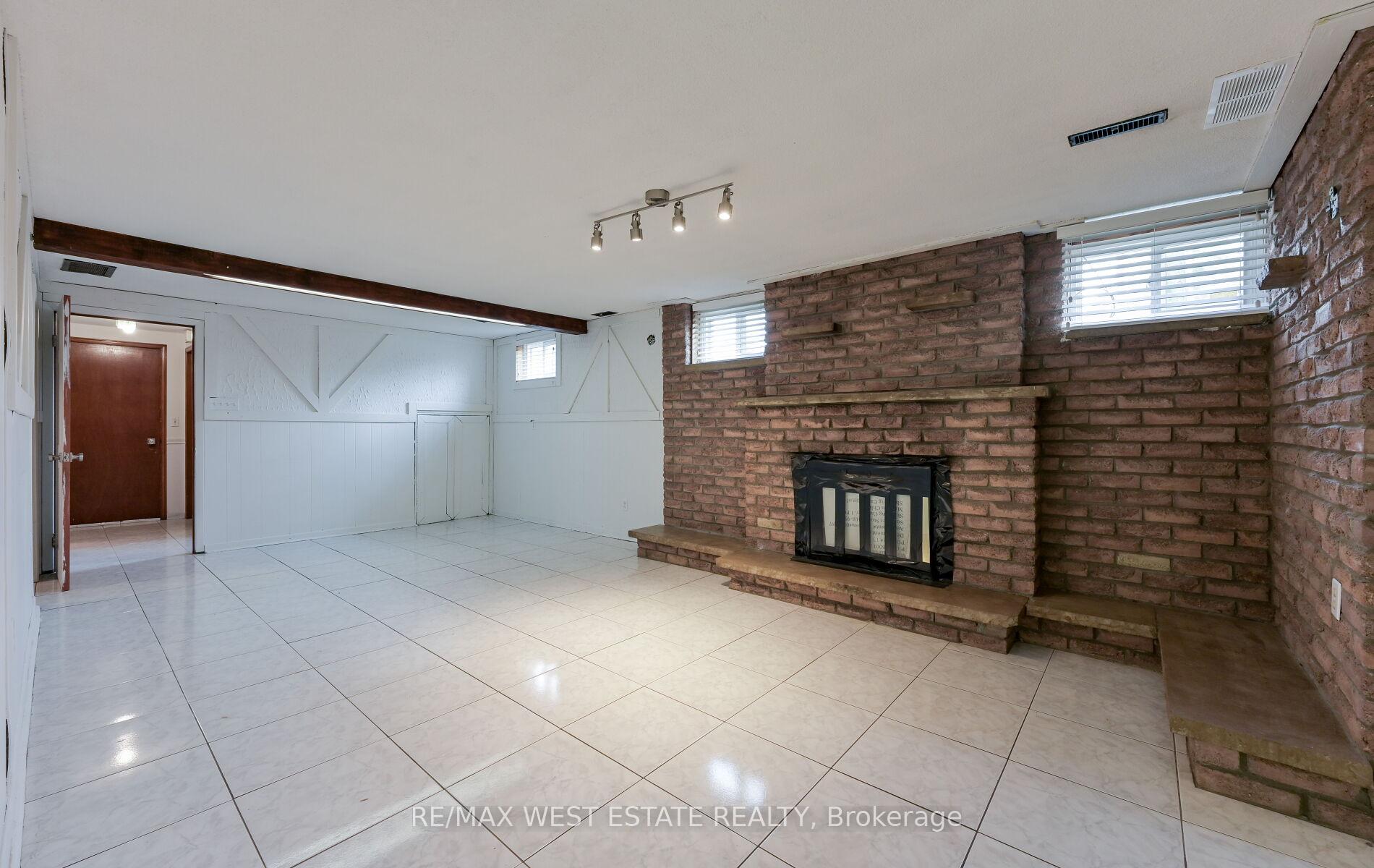 Photo 24 of 142 Aberdeen Avenue, Vaughan, East Woodbridge — HOMEH