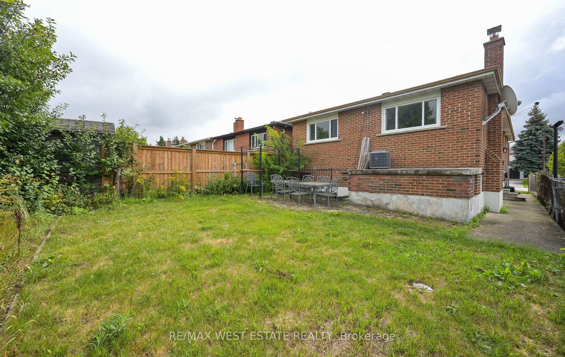 Photo 35 of 142 Aberdeen Avenue, Vaughan, East Woodbridge — HOMEH