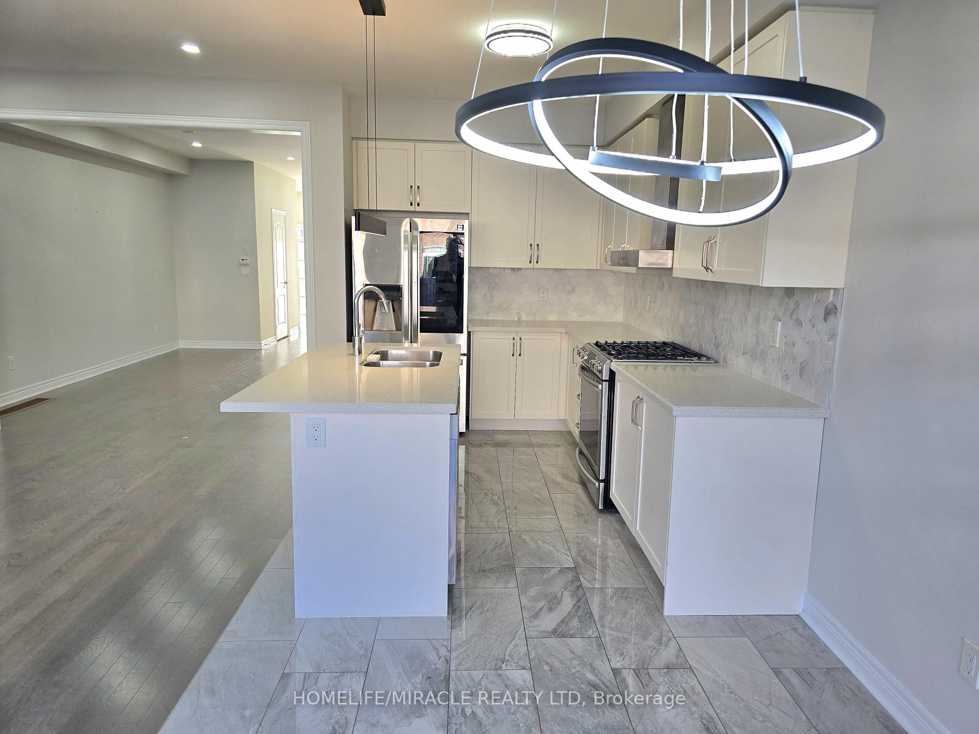 Photo 4 of 95 Cathedral Drive, Whitby, Rolling Acres — HOMEH