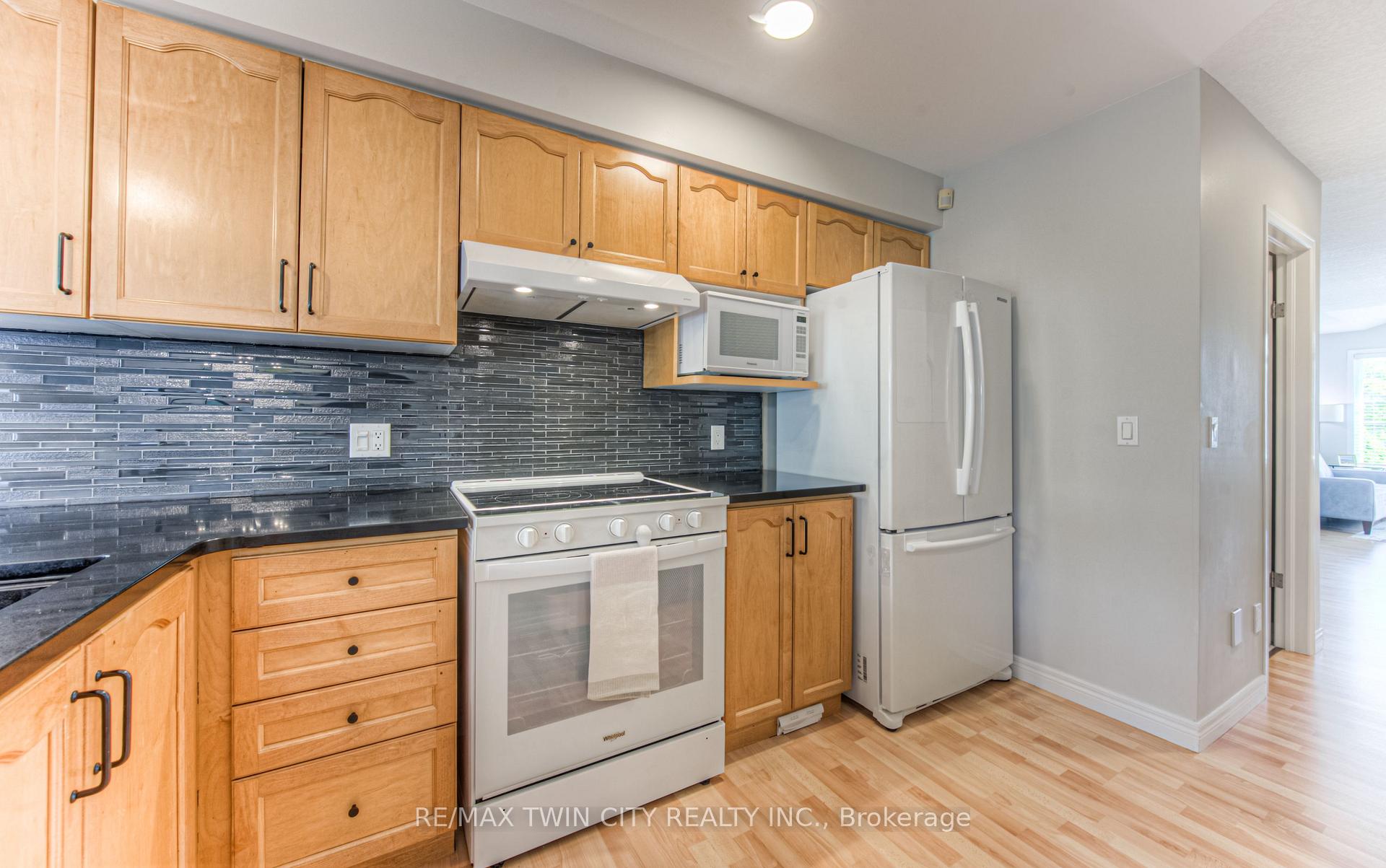Photo 10 of 381 University Downs Crescent, Waterloo — HOMEH