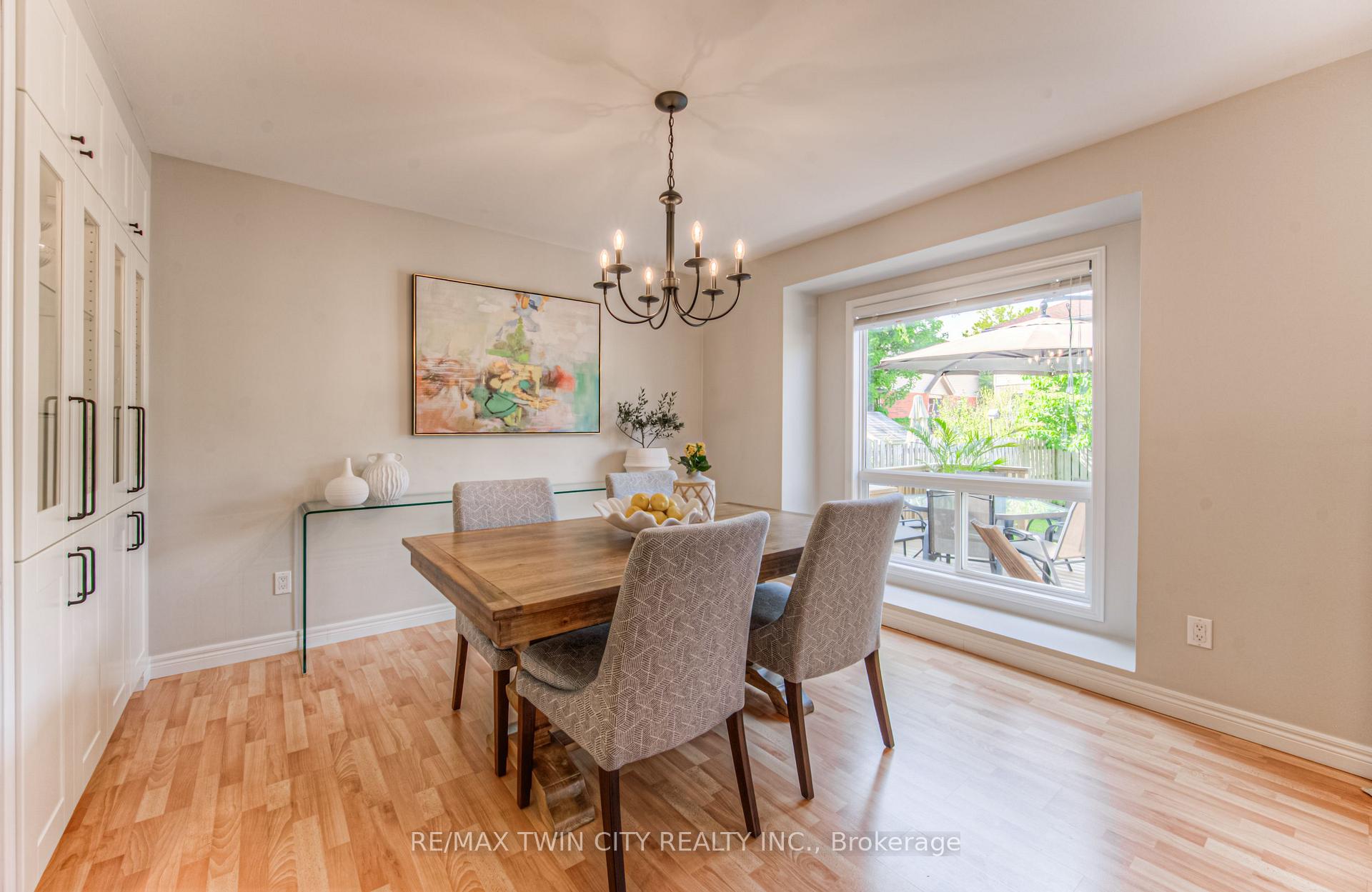 Photo 11 of 381 University Downs Crescent, Waterloo — HOMEH