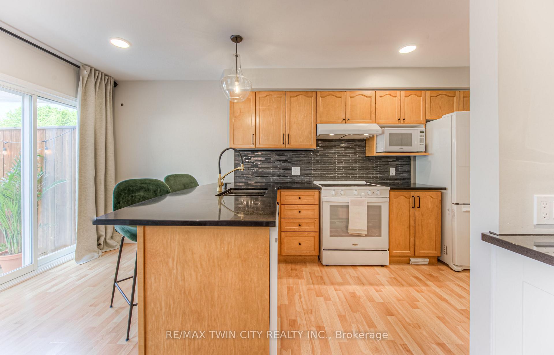 Photo 17 of 381 University Downs Crescent, Waterloo — HOMEH