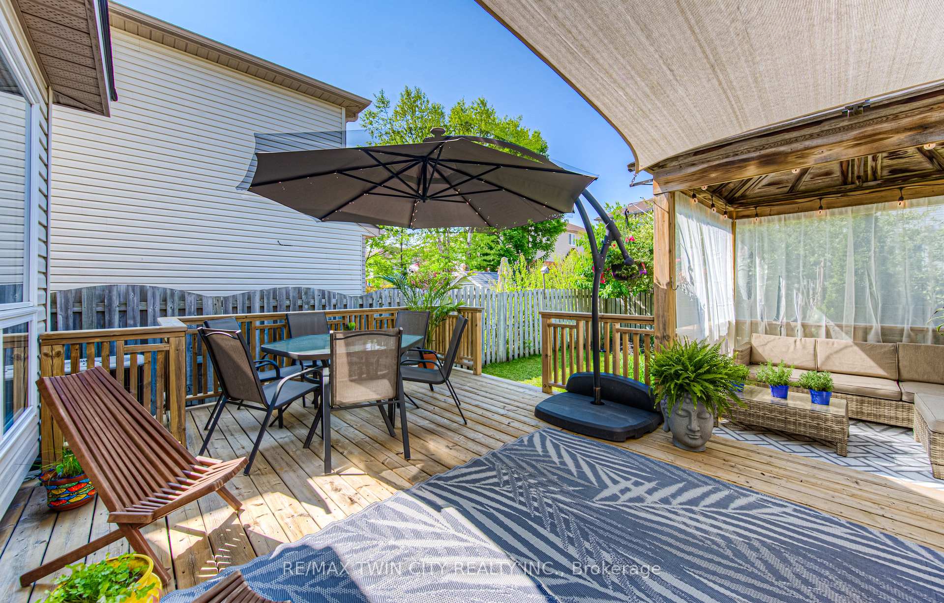 Photo 19 of 381 University Downs Crescent, Waterloo — HOMEH