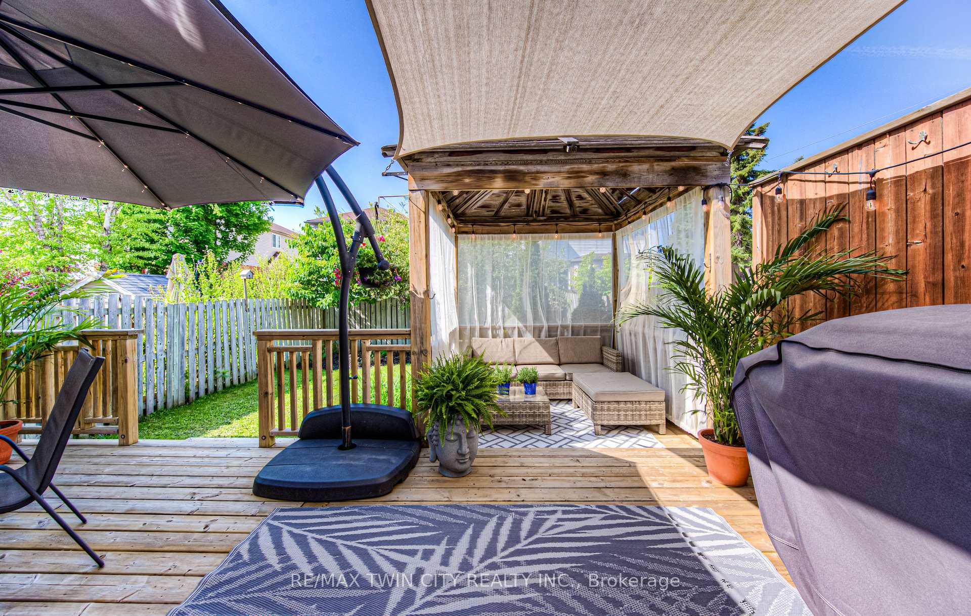 Photo 20 of 381 University Downs Crescent, Waterloo — HOMEH