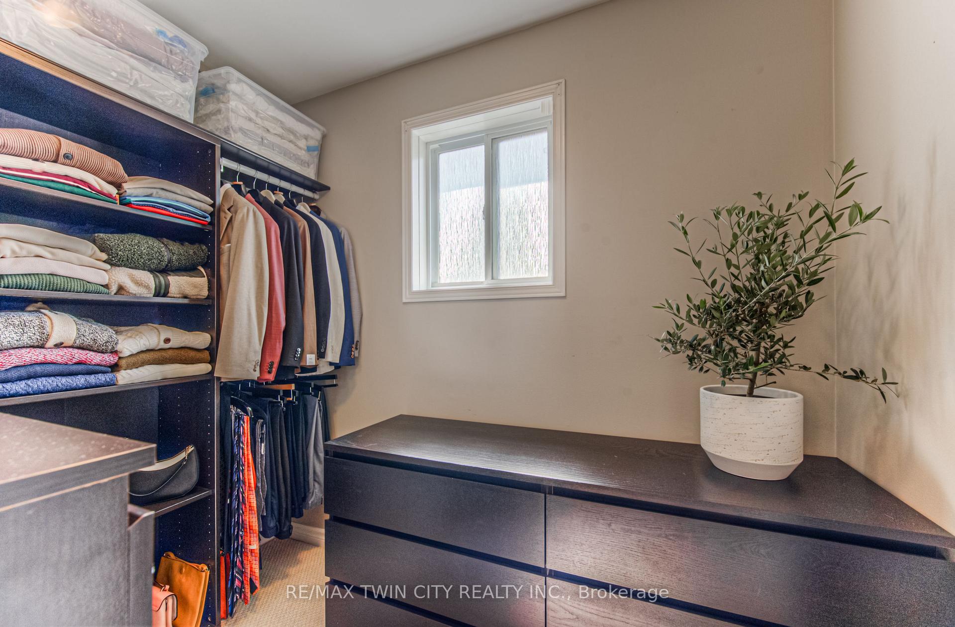 Photo 26 of 381 University Downs Crescent, Waterloo — HOMEH