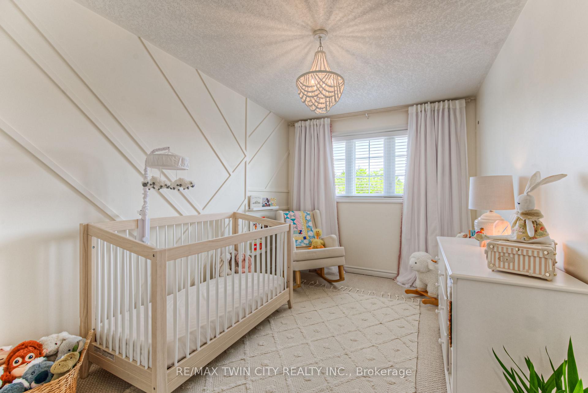 Photo 27 of 381 University Downs Crescent, Waterloo — HOMEH