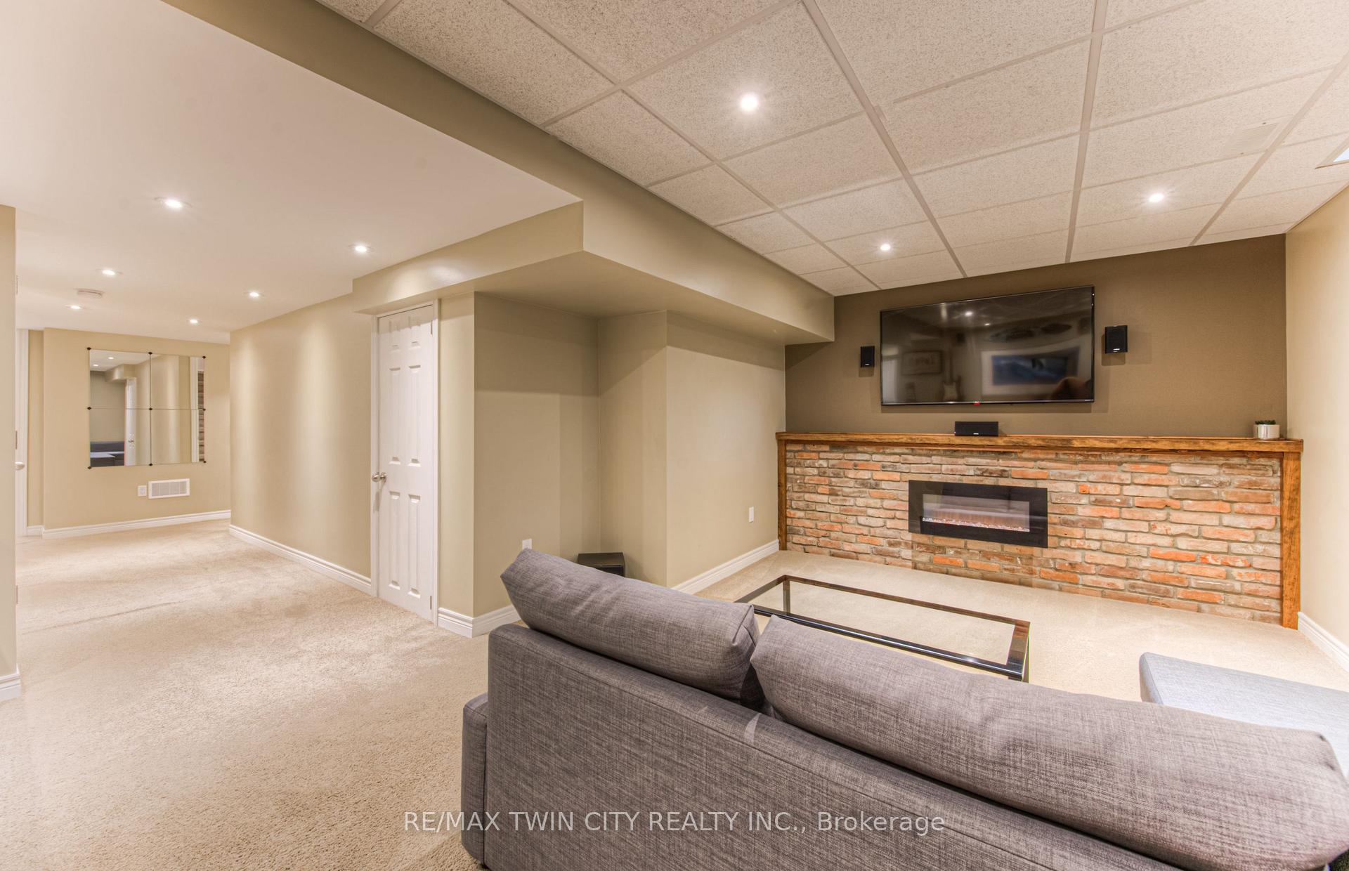 Photo 38 of 381 University Downs Crescent, Waterloo — HOMEH