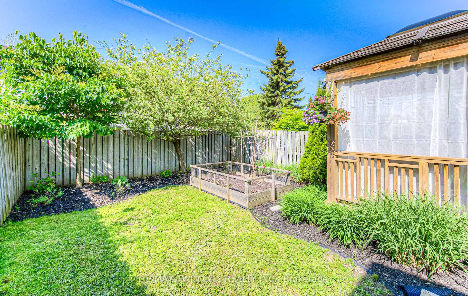 Photo 42 of 381 University Downs Crescent, Waterloo — HOMEH