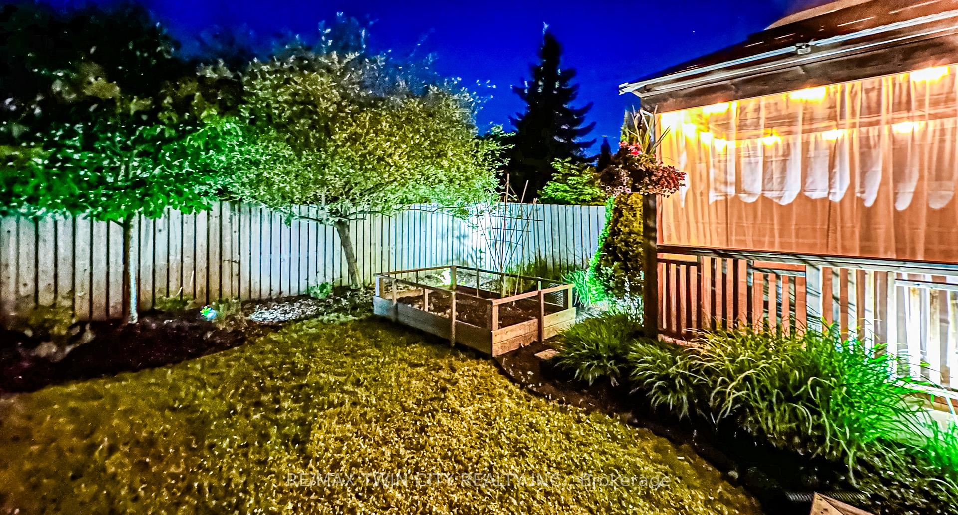 Photo 43 of 381 University Downs Crescent, Waterloo — HOMEH