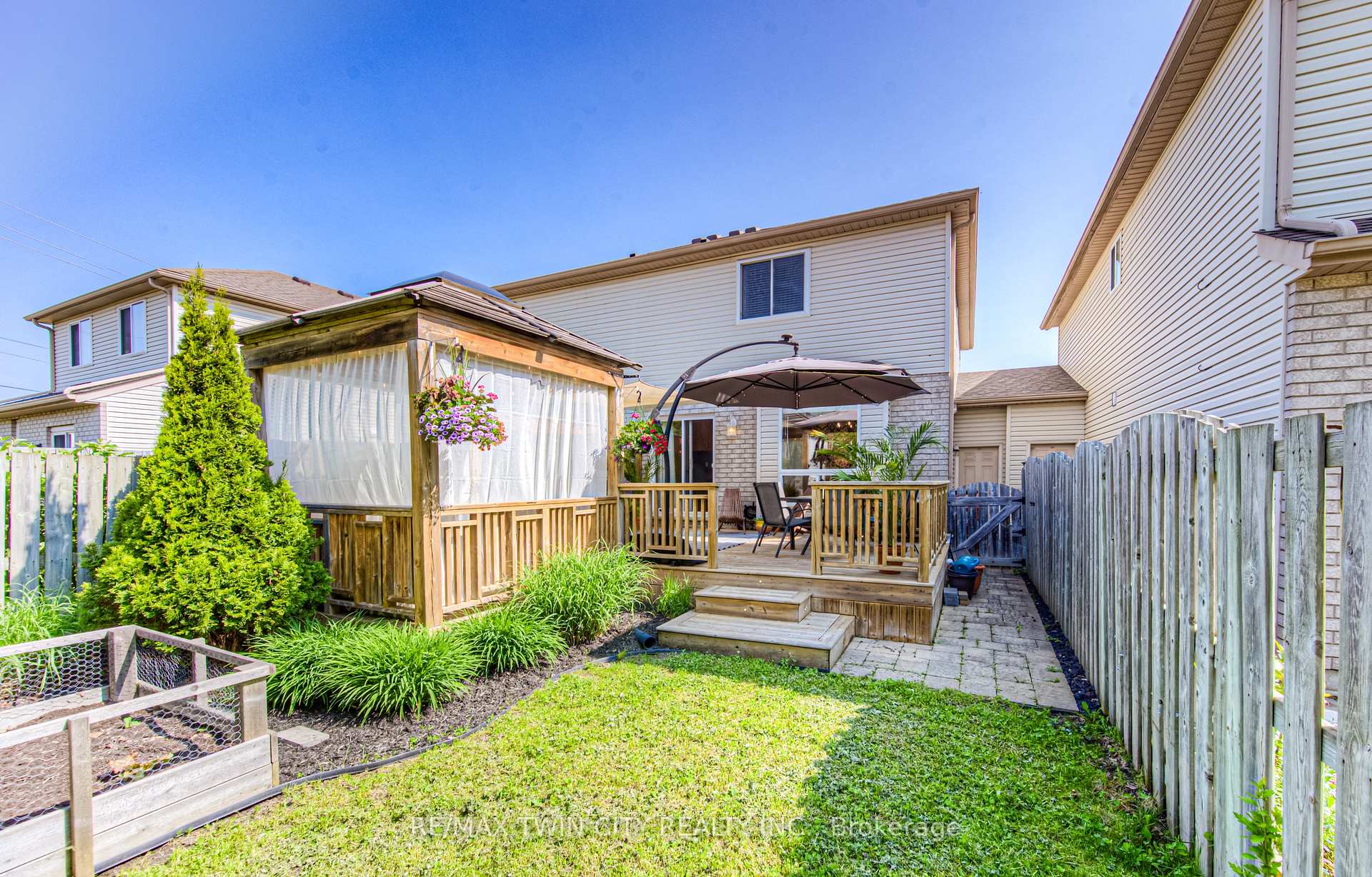 Photo 44 of 381 University Downs Crescent, Waterloo — HOMEH