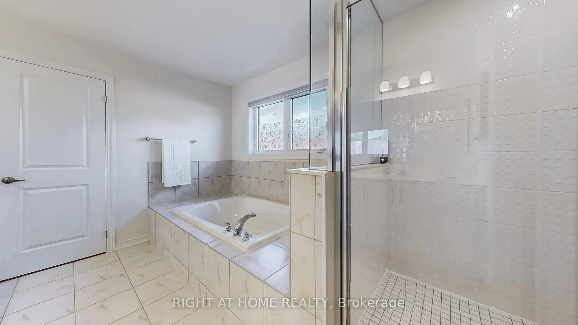 Photo 27 of 76 Auckland Drive, Whitby, Rural Whitby — HOMEH