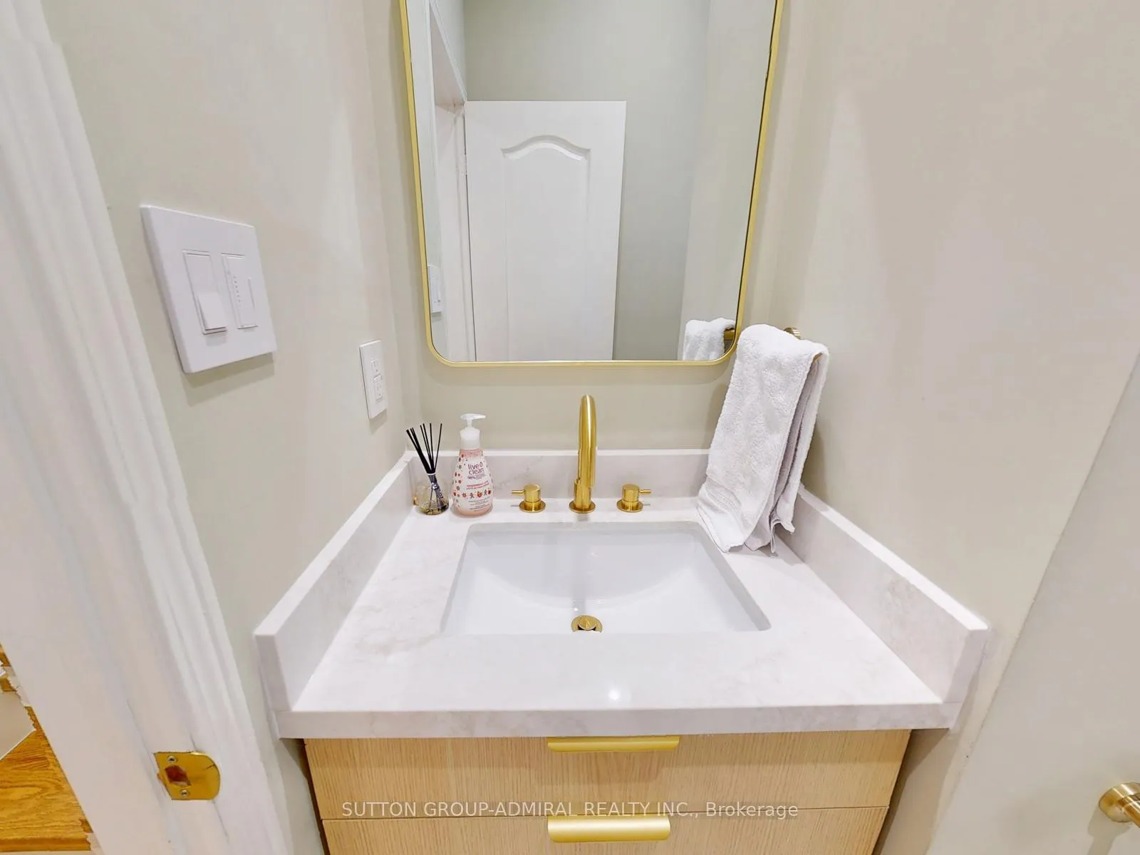 Photo 18 of 117 Wildberry Crescent, Vaughan, Vellore Village — HOMEH