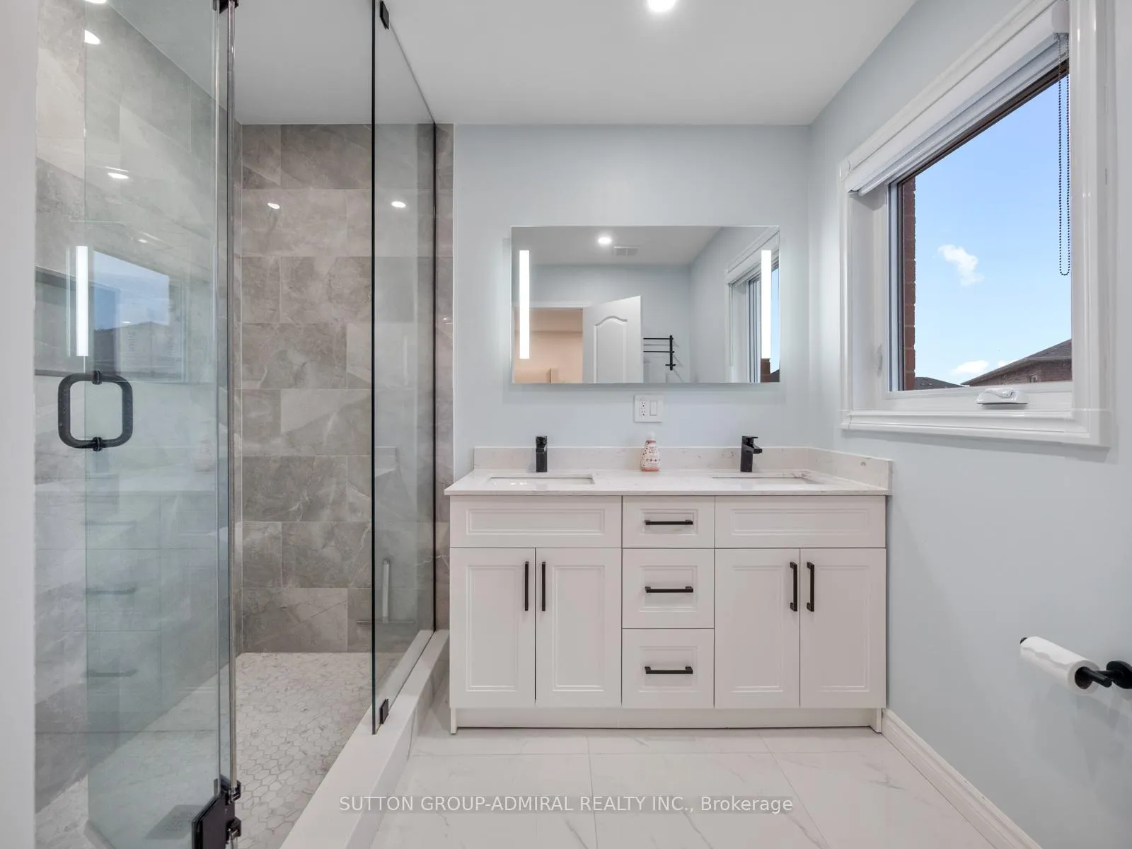 Photo 26 of 117 Wildberry Crescent, Vaughan, Vellore Village — HOMEH